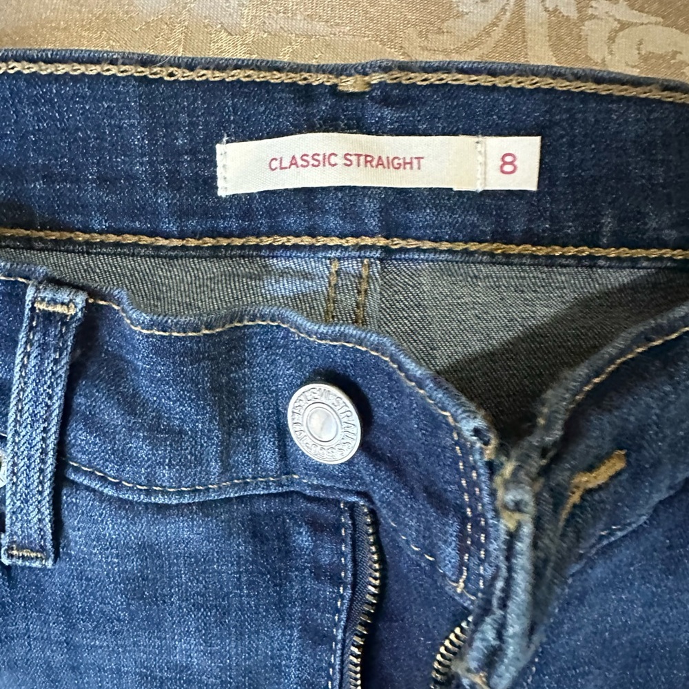 Levi’s - Picture 2 of 4